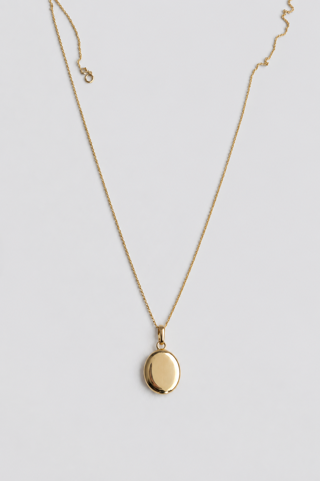 14k Classic Oval Locket Raquel Rosalie