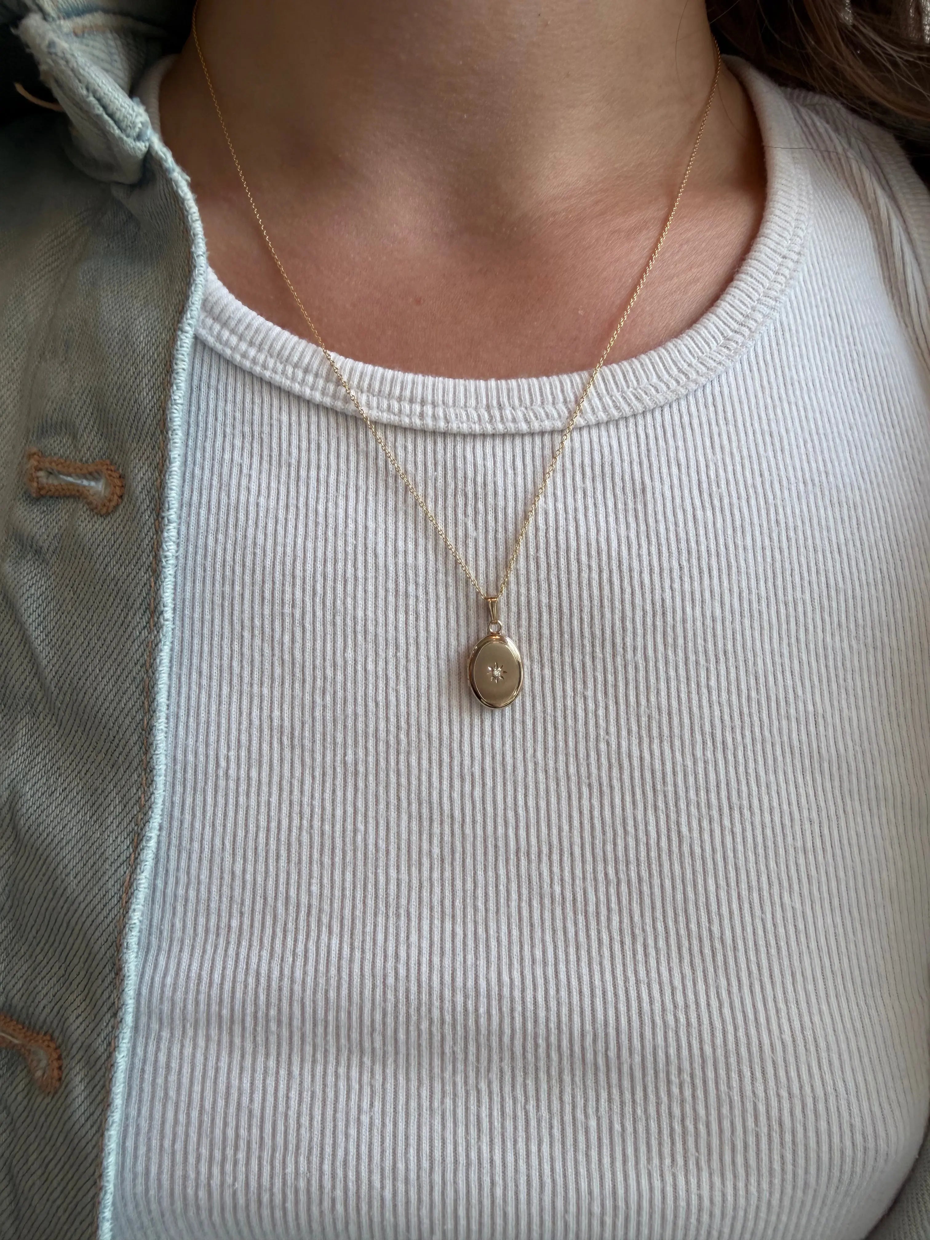 14k Oval Locket Raquel Rosalie