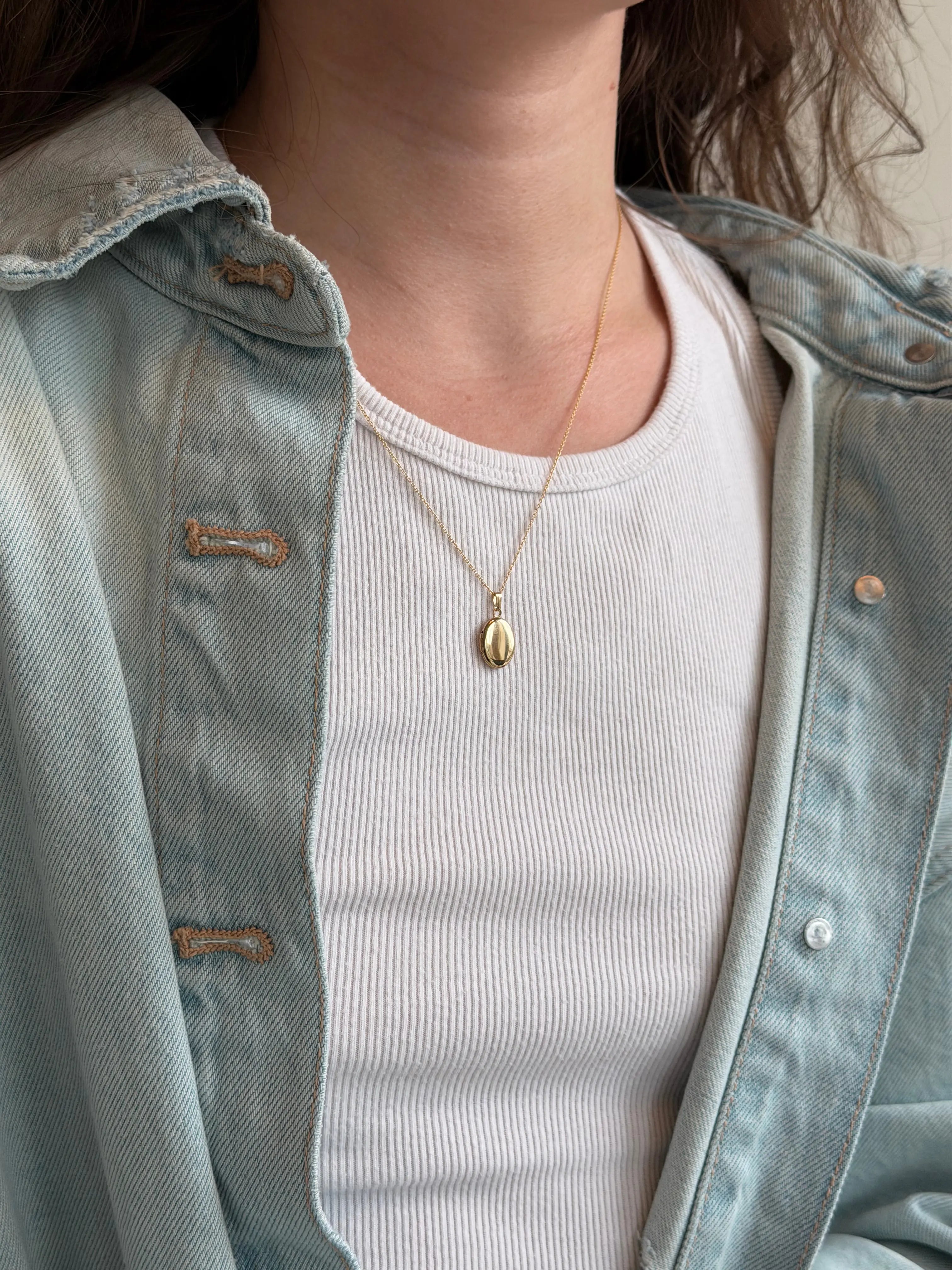 14k Classic Oval Locket Raquel Rosalie