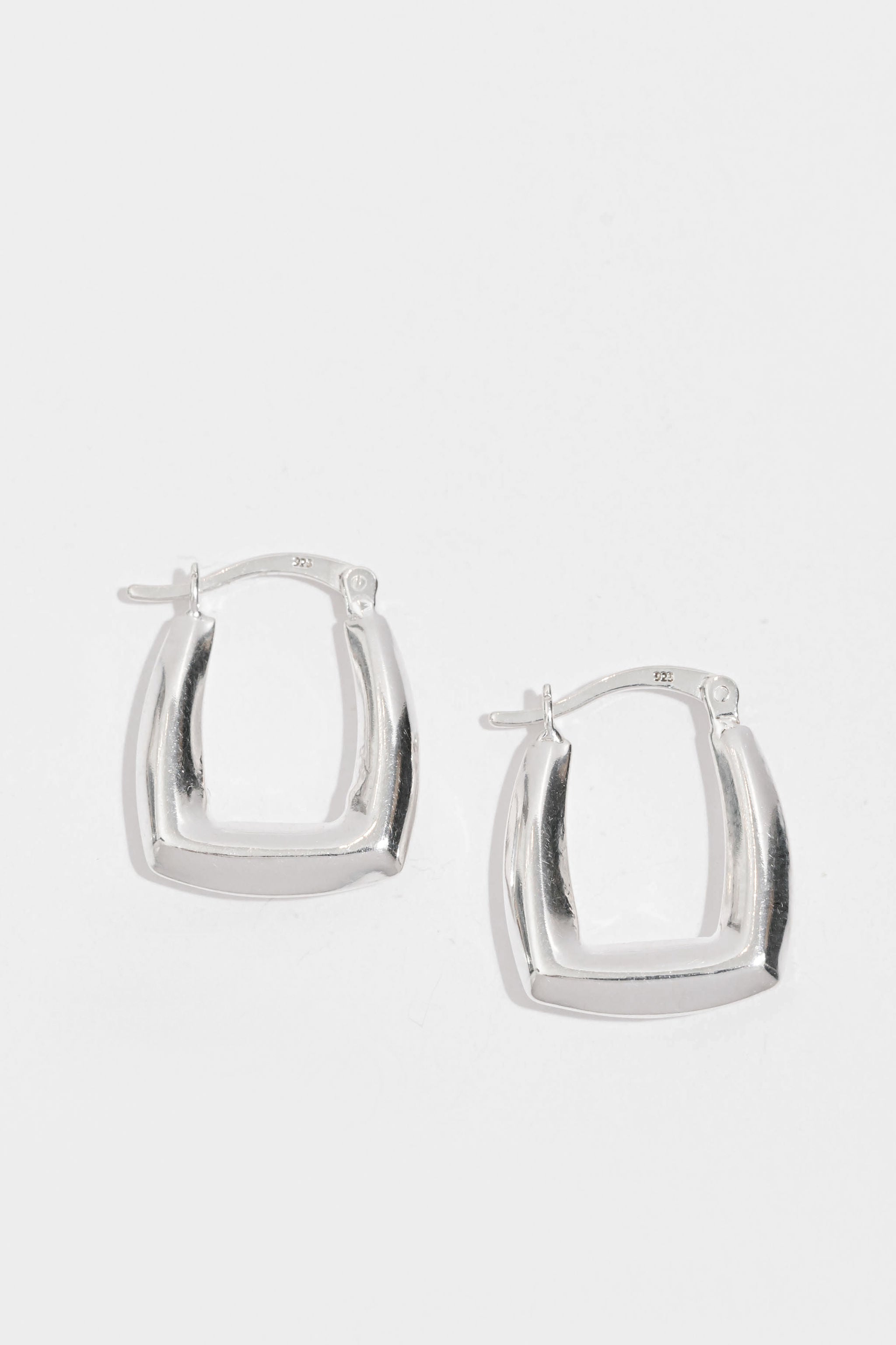 Genevieve Hoops