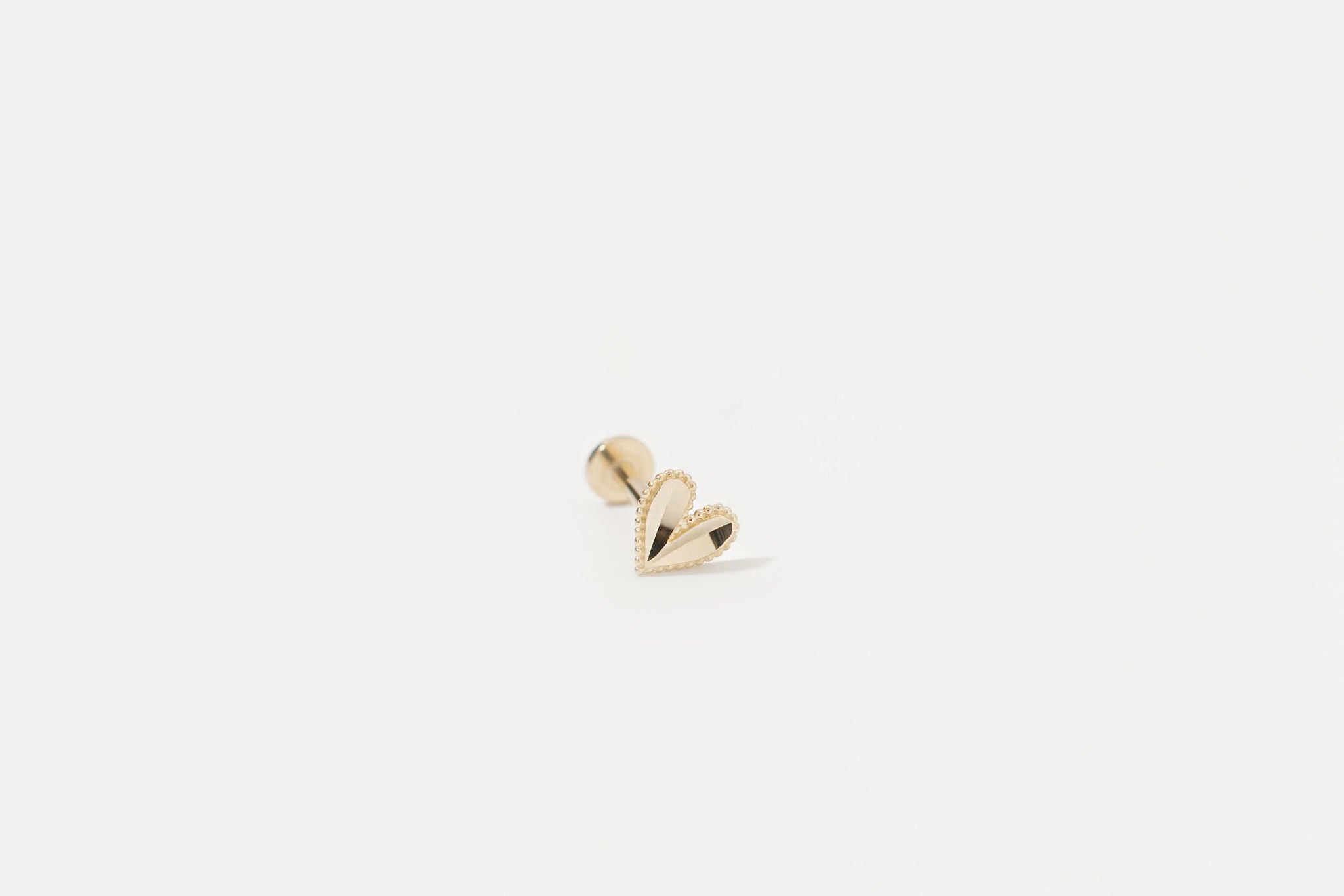 Amour flat back stud.